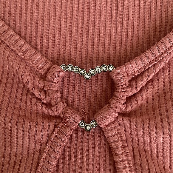 NWOT • Pink Ribbed Open-Front Top With Rhinestone Heart 💕 - Picture 4 of 6